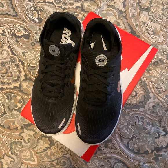 NWT Nike Free RN 2018 Black Metallic Gold Running Shoes Women’s Sz 8.5 - Picture 9 of 13